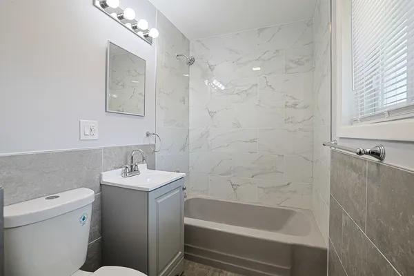 $579,900 | 761 Marshall Drive, Des Plaines, IL 60016