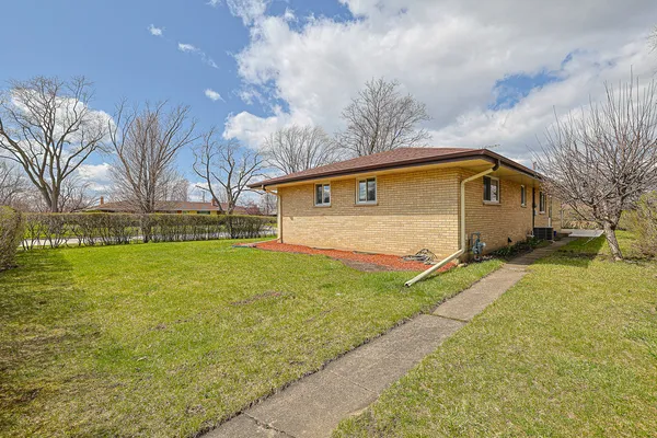 $579,900 | 761 Marshall Drive, Des Plaines, IL 60016