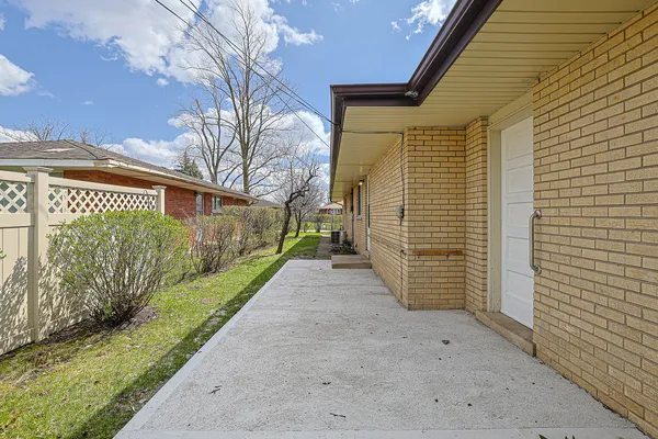 $579,900 | 761 Marshall Drive, Des Plaines, IL 60016