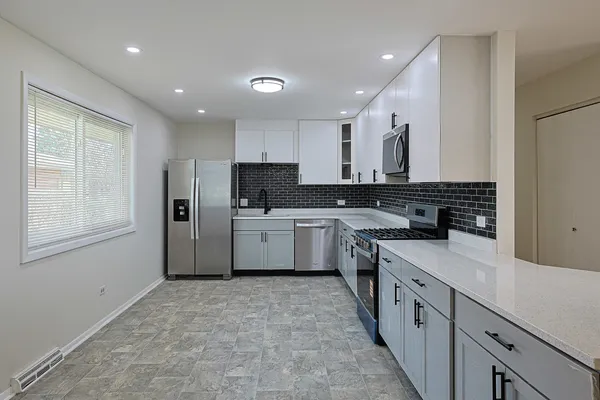 $579,900 | 761 Marshall Drive, Des Plaines, IL 60016