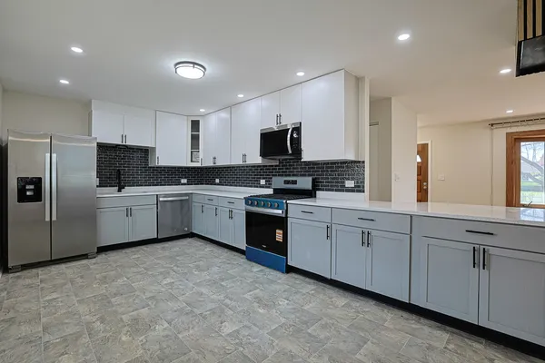 $579,900 | 761 Marshall Drive, Des Plaines, IL 60016