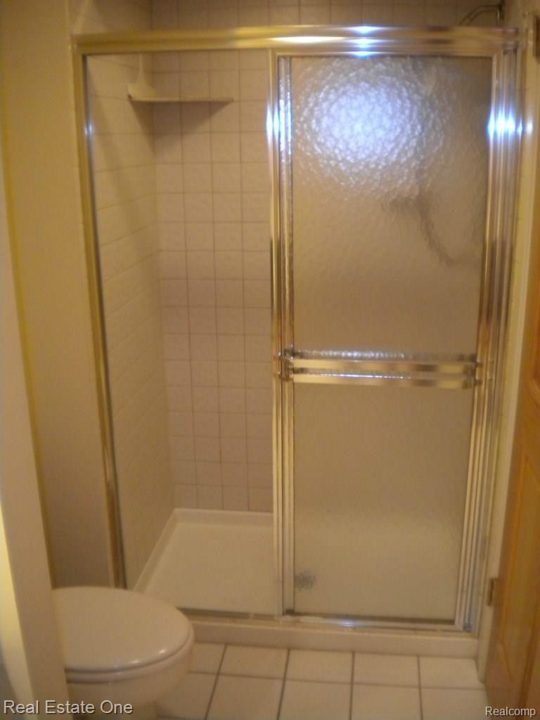 36615 Valley Ridge Drive Farmington, MI 48331 - Photo 28 of 51 Standup shower in additional full ceramic bath