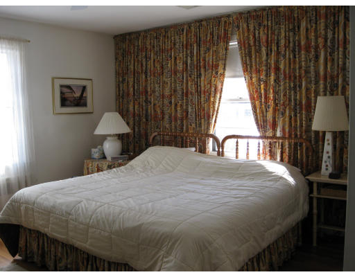 26 Kinnicutt Road Worcester, MA 01602 - Photo 8 of 12 Gallery Image 8