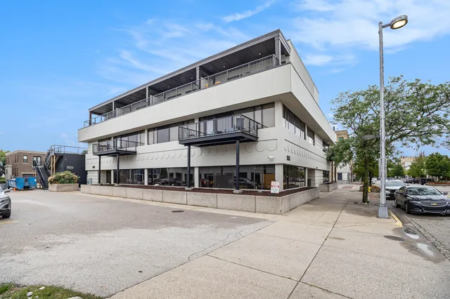 $429,000 | 300 Washington Avenue, Unit 4, Grand Haven, MI 49417