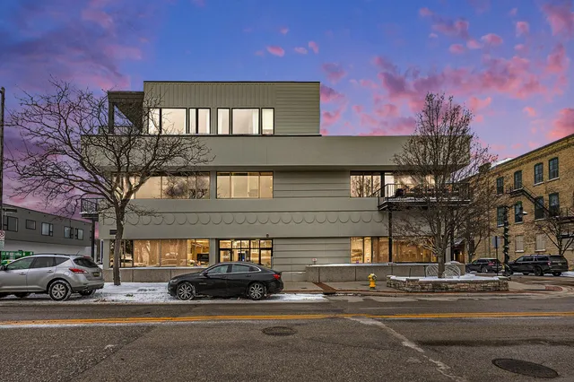 $429,000 | 300 Washington Avenue, Unit 4, Grand Haven, MI 49417