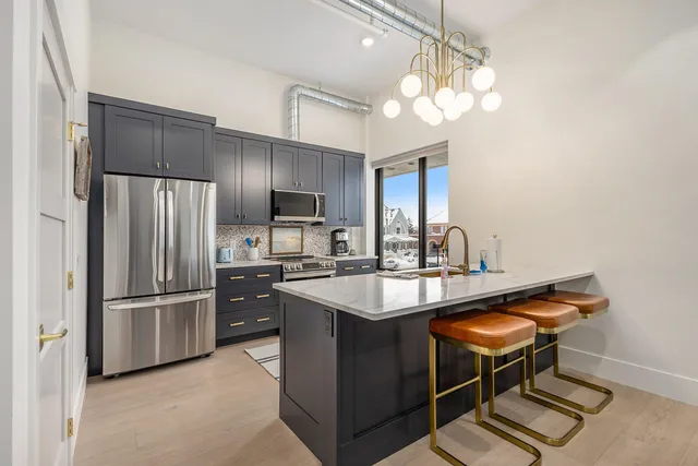 $429,000 | 300 Washington Avenue, Unit 4, Grand Haven, MI 49417