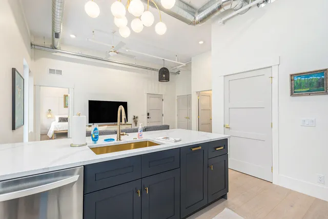 $429,000 | 300 Washington Avenue, Unit 4, Grand Haven, MI 49417