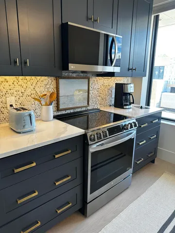 $429,000 | 300 Washington Avenue, Unit 4, Grand Haven, MI 49417