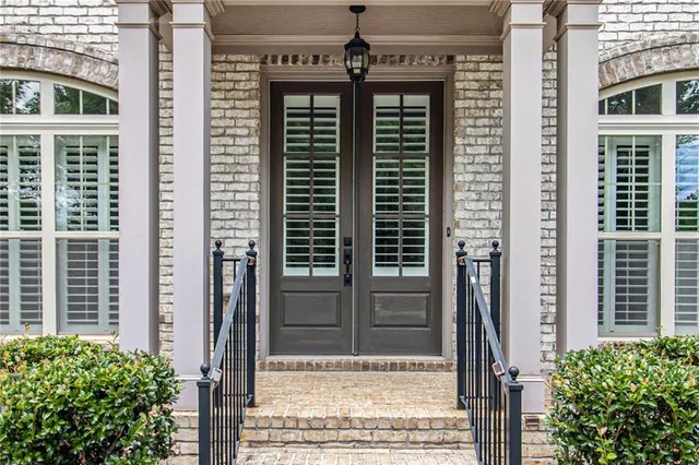 a view of a entryway of a building