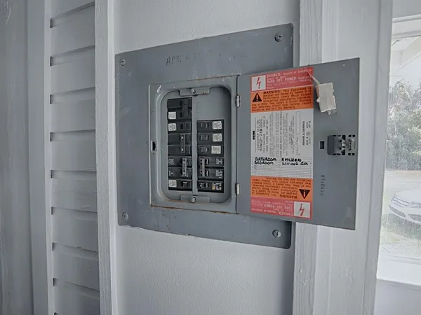 $490,000 | 422 Citrus Avenue, Eustis, FL 32726