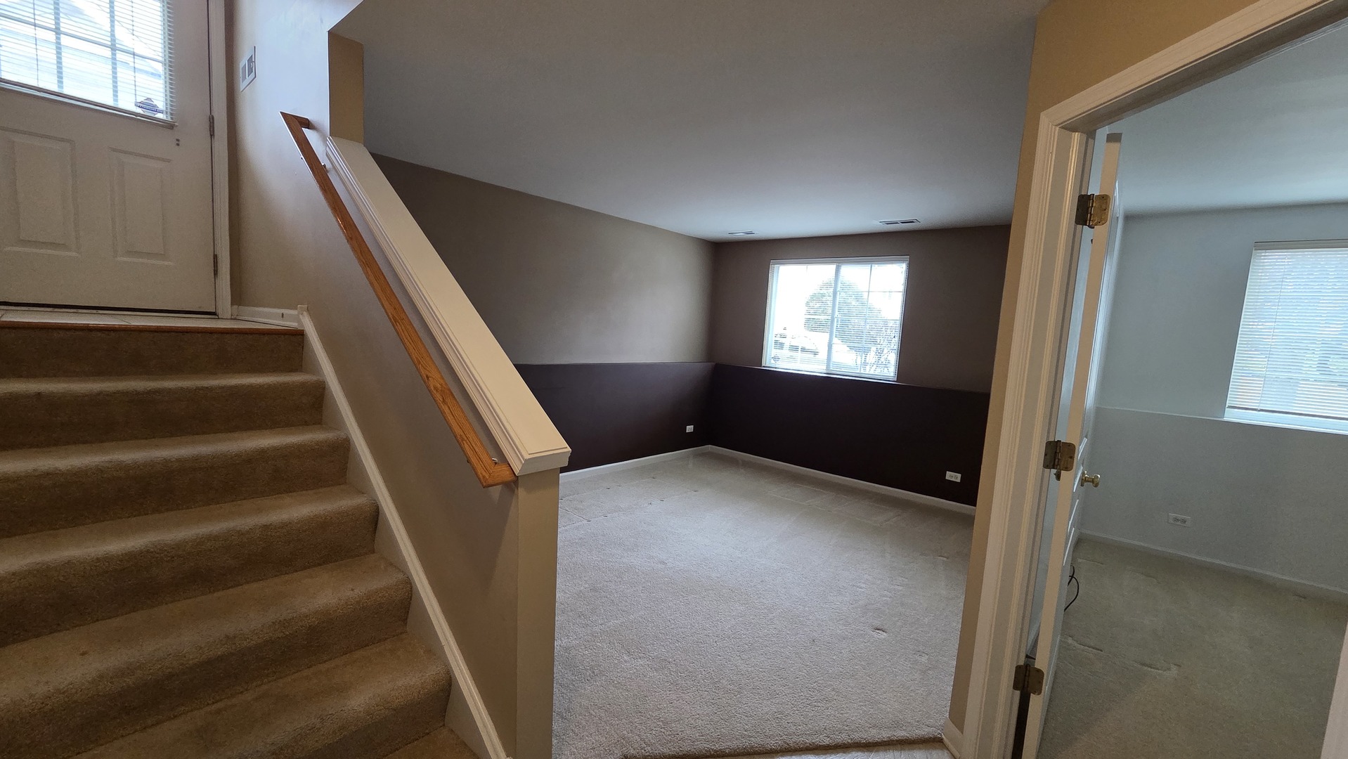 2444 Emily Lane, Unit 2444 Elgin, IL 60124 - Photo 18 of 22 a view of an entryway