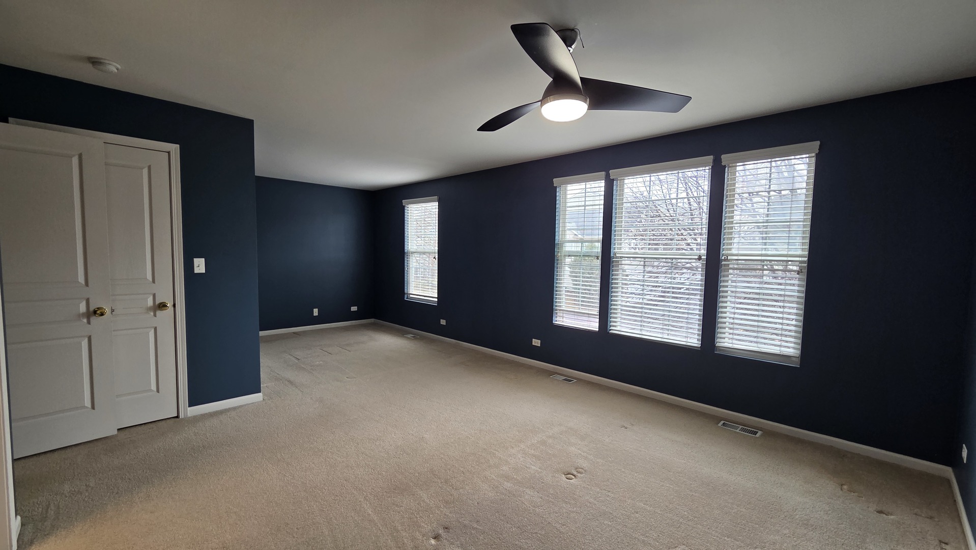 2444 Emily Lane, Unit 2444 Elgin, IL 60124 - Photo 9 of 22 a view of an empty room with a window