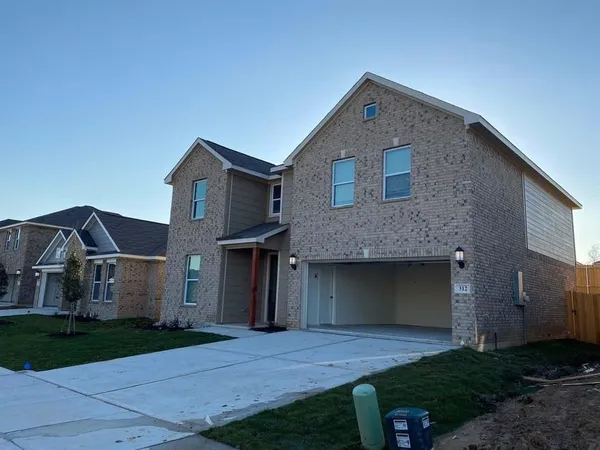 $2,950 | 312 Lone Wolf Trail, Fort Worth, TX 76120