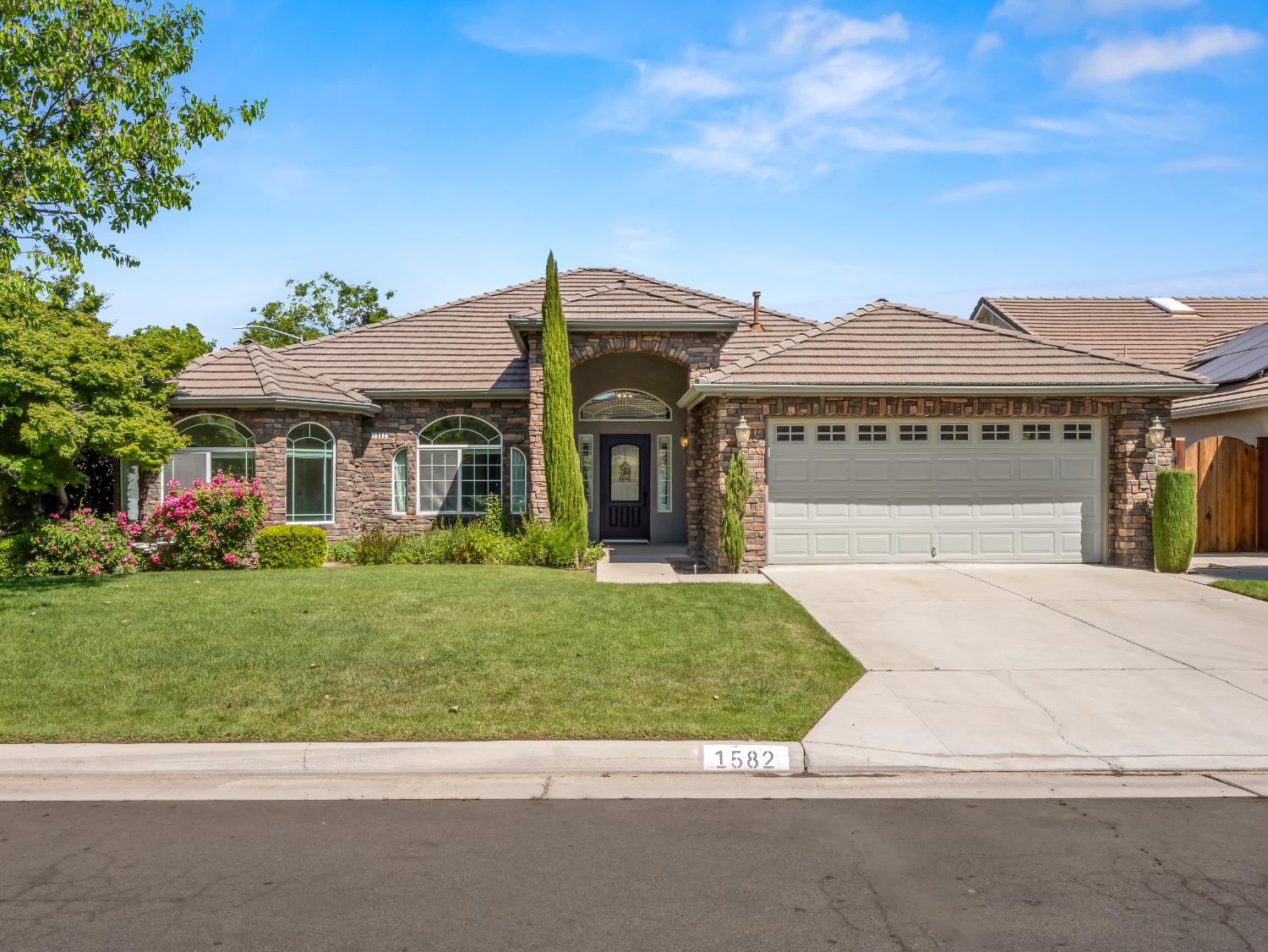 1582 East Revere Road Fresno, CA 93720 - Photo 1 of 48