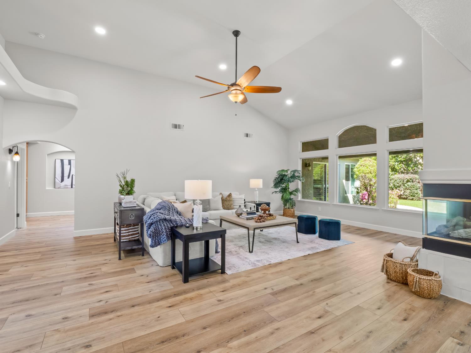 1582 East Revere Road Fresno, CA 93720 - Photo 6 of 48