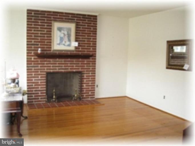 551 Shipley Road Linthicum Heights, MD 21090 - Photo 4 of 13 Living Room