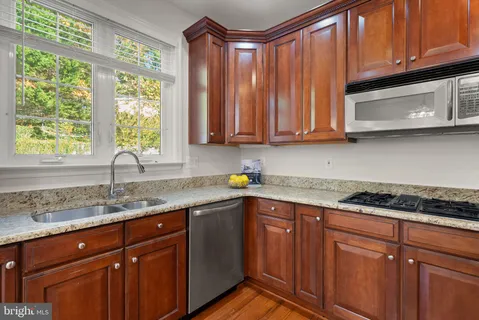 $774,900 | 4025 Columbia Pike, Arlington, VA 22204