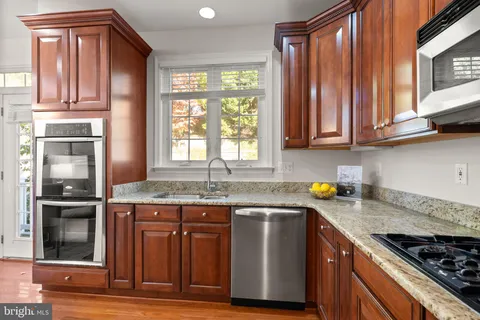 $774,900 | 4025 Columbia Pike, Arlington, VA 22204