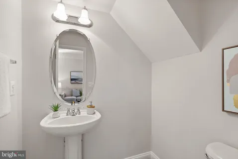 $774,900 | 4025 Columbia Pike, Arlington, VA 22204