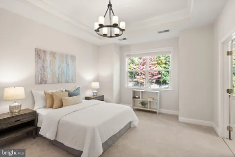 $774,900 | 4025 Columbia Pike, Arlington, VA 22204