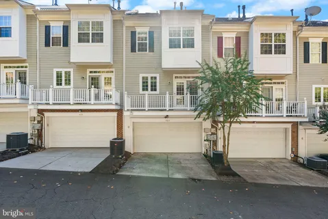 $774,900 | 4025 Columbia Pike, Arlington, VA 22204