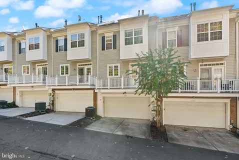 $774,900 | 4025 Columbia Pike, Arlington, VA 22204