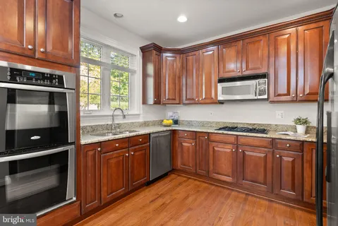 $774,900 | 4025 Columbia Pike, Arlington, VA 22204