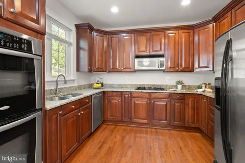 $774,900 | 4025 Columbia Pike, Arlington, VA 22204