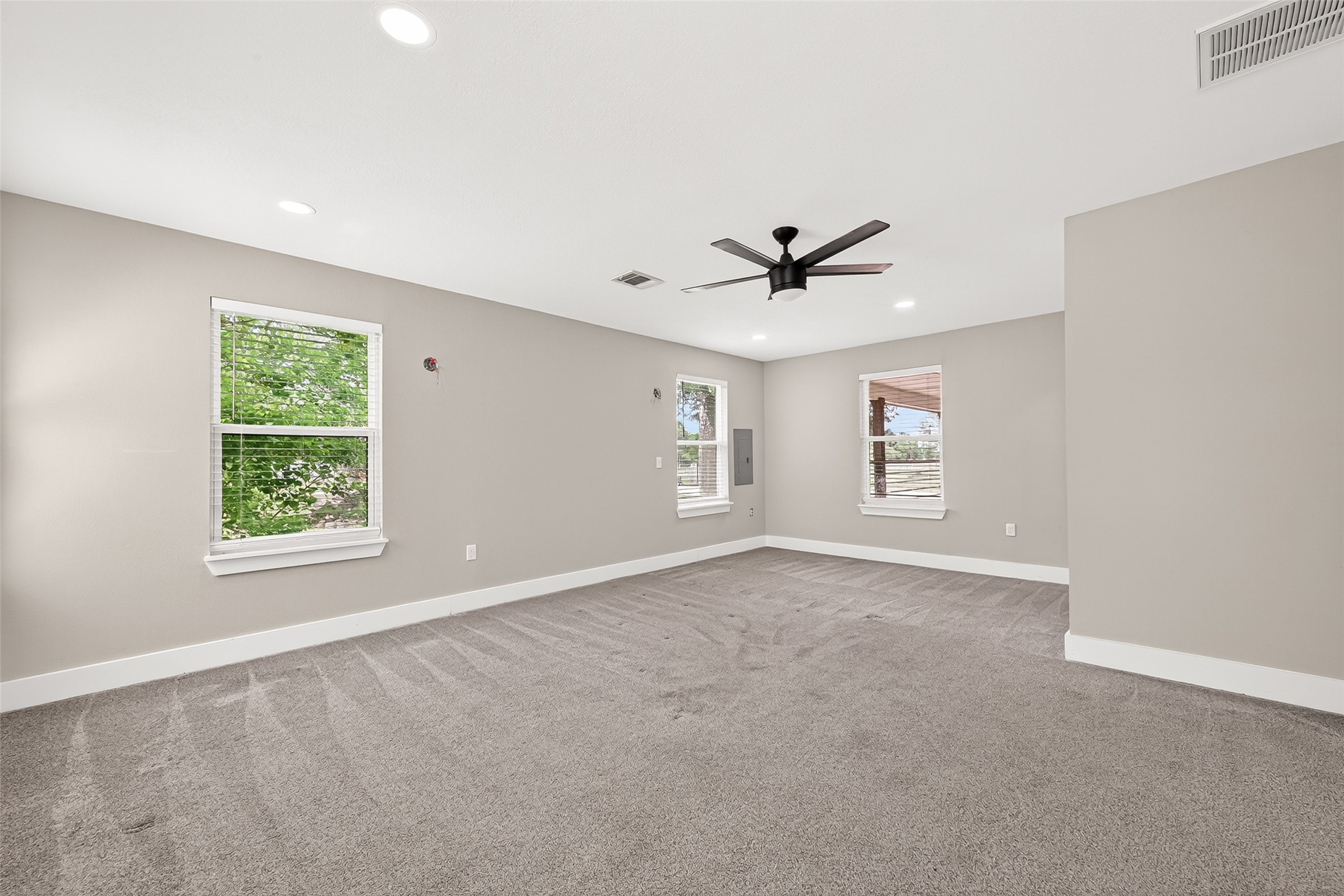 803 County Road 772 Damon, TX 77430 - Photo 28 of 50 a view of a livingroom with a ceiling fan and window