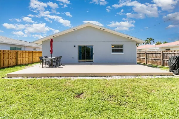 $4,750 | 517 98th Avenue North, Naples, FL 34108