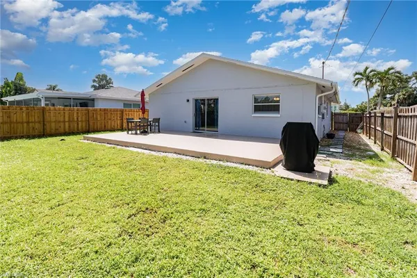 $4,750 | 517 98th Avenue North, Naples, FL 34108