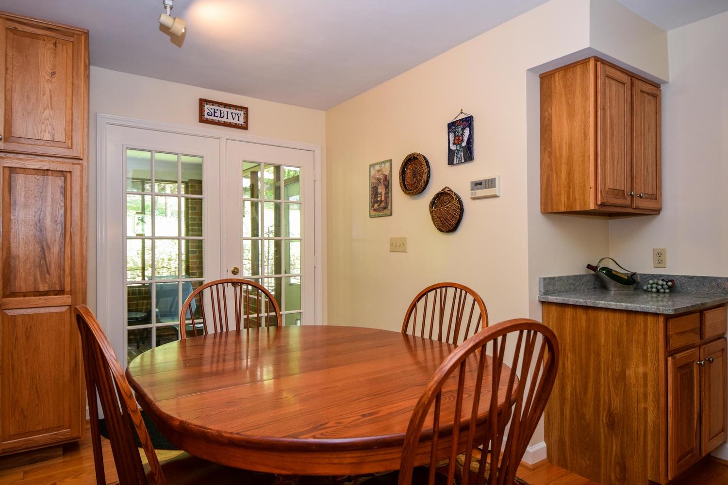 4848 Deerfield Road Southwest Roanoke, VA 24018 - Photo 18 of 59 a dining room with furniture and window