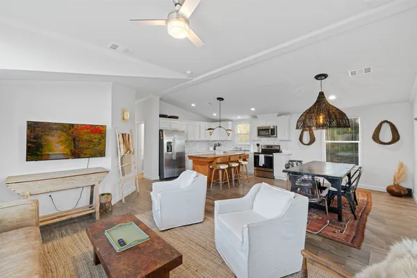$1,095,000 | 1731 Spur 458 Carmine Tx 78932, Carmine, TX 78932