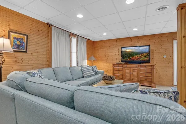 $449,000 | 461 Arrowhead Ridge Road, Spruce Pine, NC 28777