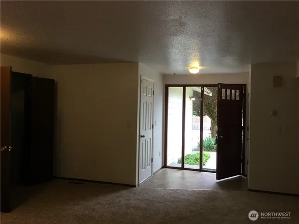 $2,895 | 9905 48th Avenue West, Mukilteo, WA 98275