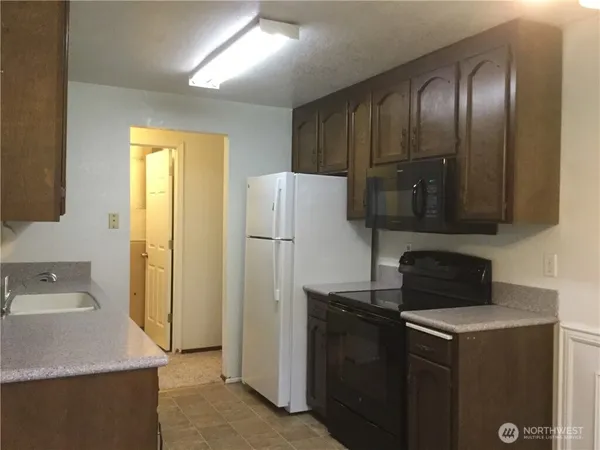 $2,895 | 9905 48th Avenue West, Mukilteo, WA 98275