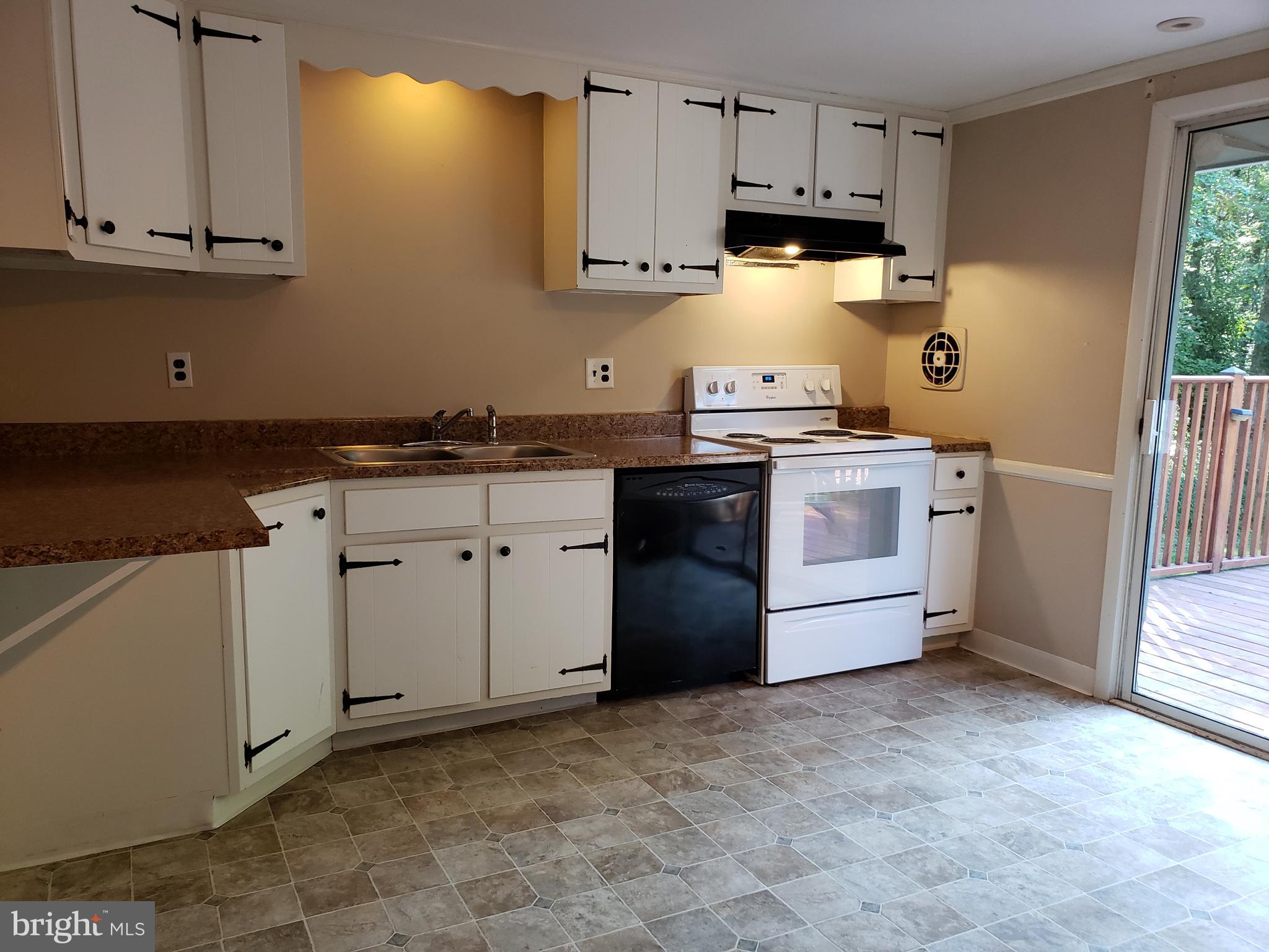 427 Chesterville Road Landenberg, PA 19350 - Photo 7 of 22 Bright kitchen