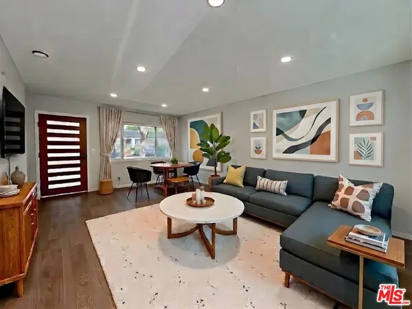 $5,395 | 903 South Barrington Avenue, Los Angeles, CA 90049