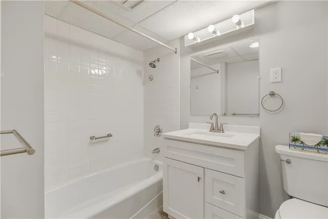 $2,600 | 20 America Way, Unit B, Newport, RI 02840