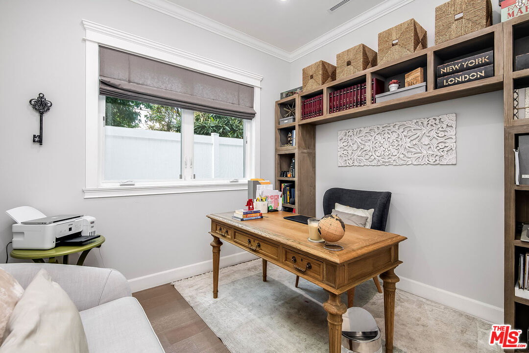14920 Addison Street Sherman Oaks, CA 91403 - Photo 39 of 52 a living room with furniture