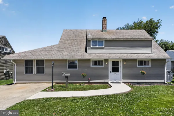 $350,000 | 17 Idolstone Road, Levittown, PA 19057