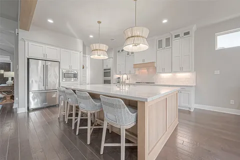 $975,000 | 30 Argosy Bend Place, Tomball, TX 77375
