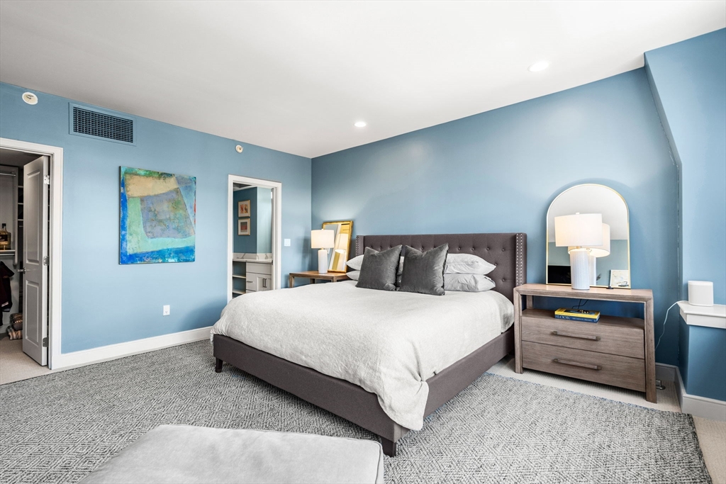 201 Newbury Street, Unit 405 Boston, MA 02116 - Photo 7 of 17 a bedroom with a large bed and a painting on the wall