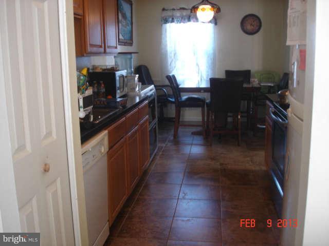43 Oak Shade Road Gaithersburg, MD 20878 - Photo 7 of 10 Kitchen