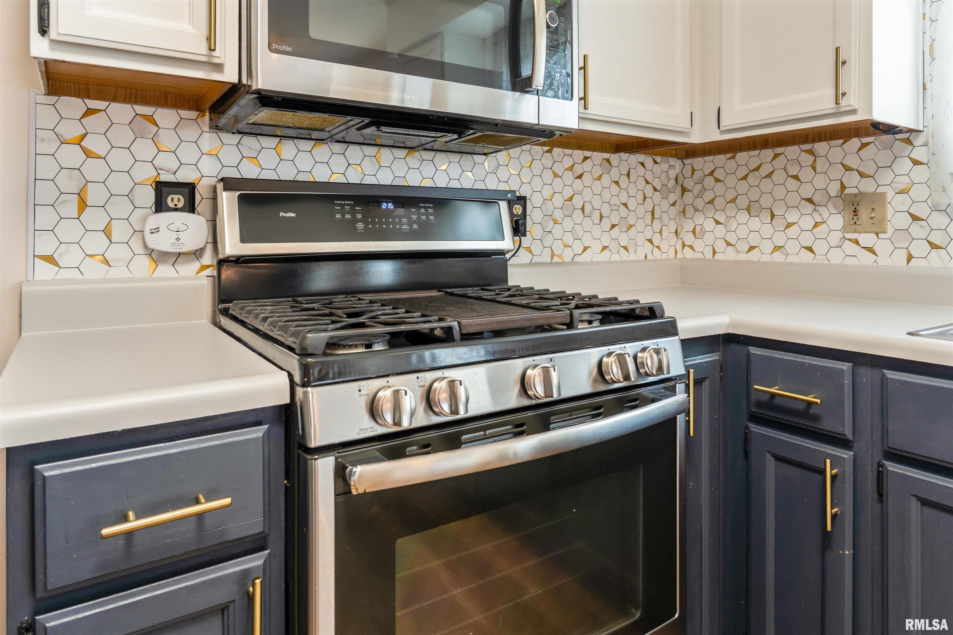 105 Colchester Drive Normal, IL 61761 - Photo 20 of 54