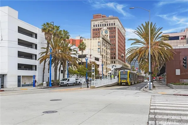 $399,900 | 3265 Santa Fe Avenue, Unit 60, Long Beach, CA 90810