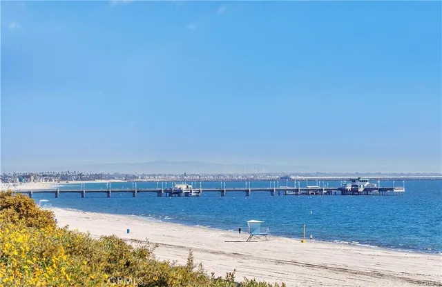 $399,900 | 3265 Santa Fe Avenue, Unit 60, Long Beach, CA 90810