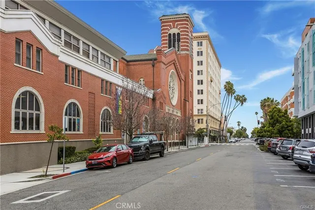 $399,900 | 3265 Santa Fe Avenue, Unit 60, Long Beach, CA 90810