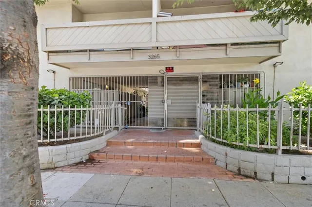 $399,900 | 3265 Santa Fe Avenue, Unit 60, Long Beach, CA 90810