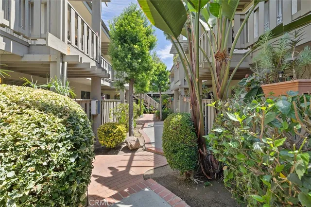 $399,900 | 3265 Santa Fe Avenue, Unit 60, Long Beach, CA 90810
